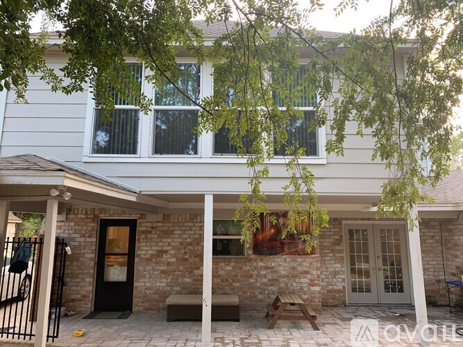 17614 Moss Point Drive 5 Beds Single Family Home for Rent - Photo gallery 4