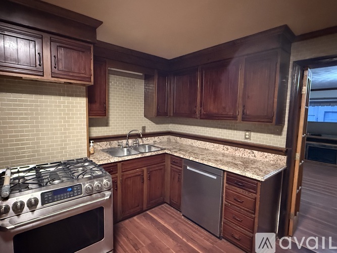162 1/2 South 17th Street 2 Beds Single Family Home for Rent - Photo gallery 3