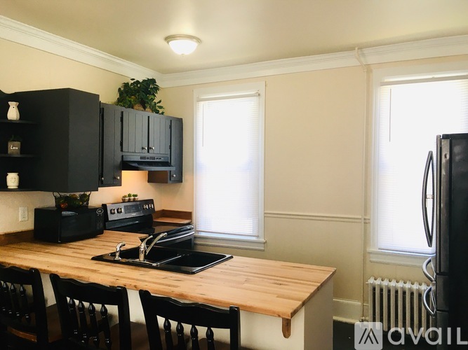 502 NW Front St 3 Beds Apartment for Rent - Photo gallery 3