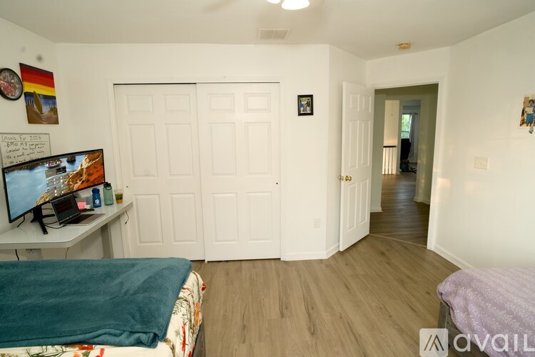 10 Dahlia Court 4 Beds Single Family Home for Rent - Photo gallery 3
