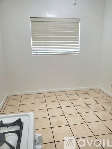 4732 E 1st St 1 Single Family Home for Rent - Photo gallery 1