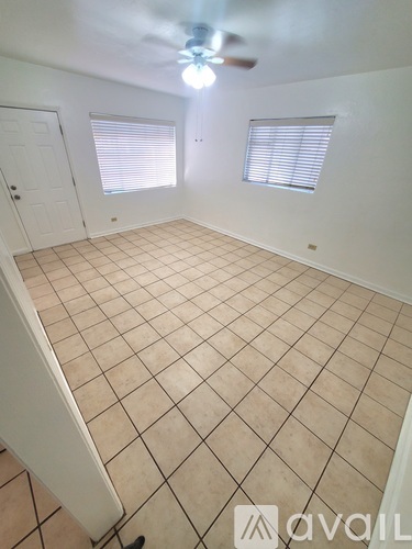4732 E 1st St 1 Single Family Home for Rent - Photo gallery 3