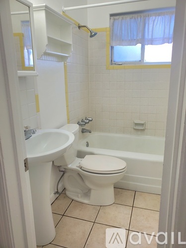4732 E 1st St 1 Single Family Home for Rent - Photo gallery 5