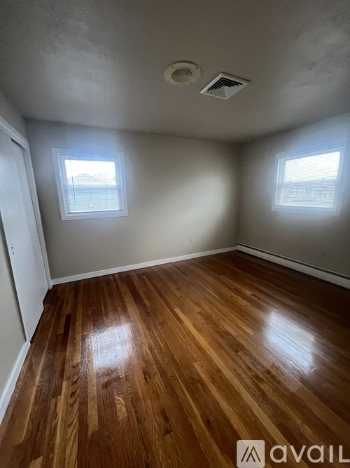 810 Ashton Street 3 Beds Apartment for Rent - Photo gallery 2