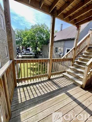 2135 South Fairfield Avenue 2 Beds Apartment for Rent