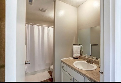 1227 Briarwood Blvd. 1-3 Beds Apartment for Rent