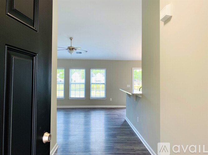 17 Cottingham Way 3 Beds Single Family Home for Rent - Photo gallery 3