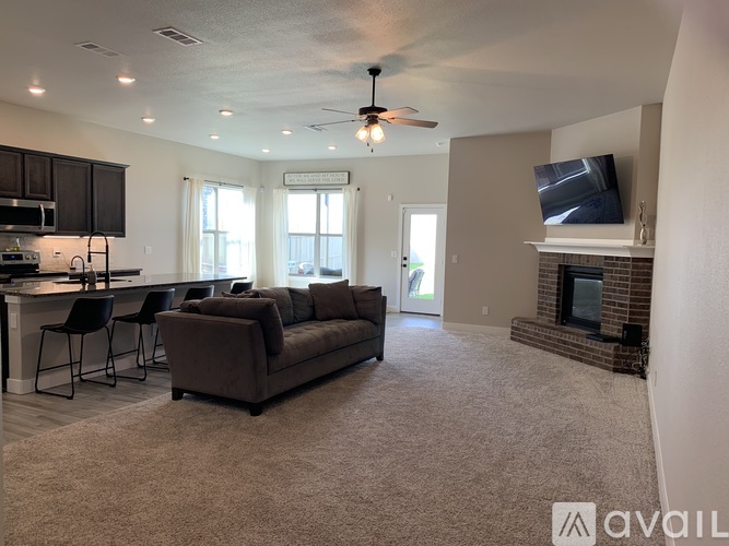 2509 Husk Street 4 Beds Single Family Home for Rent - Photo gallery 2