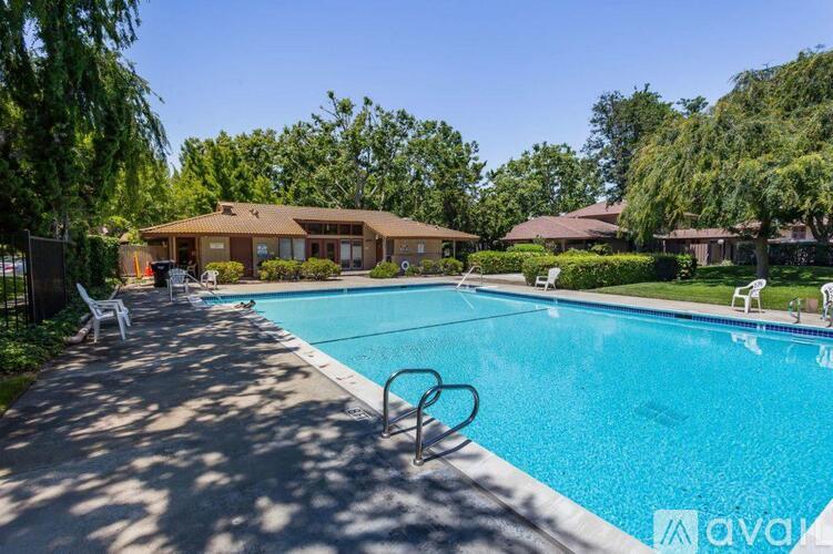 236 Red Oak Dr E 2 Beds Apartment for Rent - Photo gallery 1