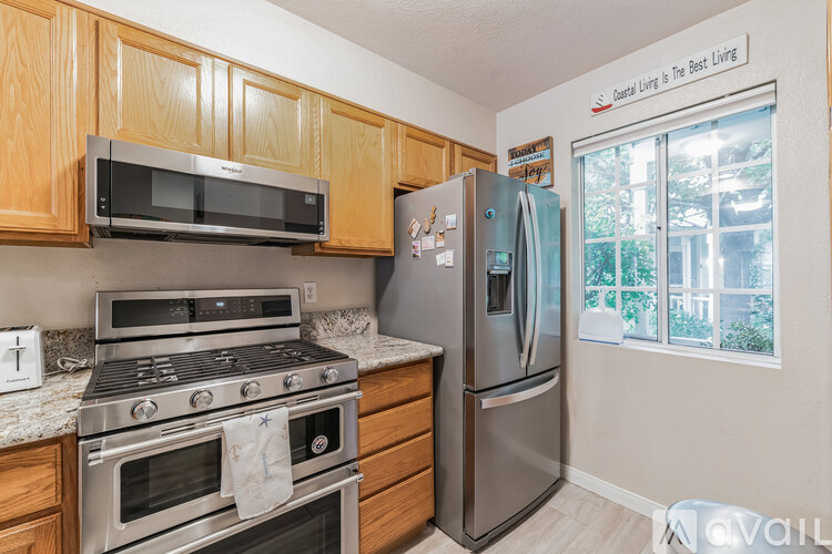 4692 Carpinteria Avenue 2 Beds Condo for Rent - Photo gallery 3