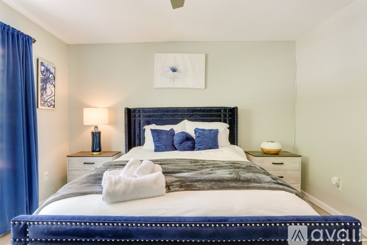 1490 Waterfront Drive 4 Beds Single Family Home for Rent - Photo gallery 2