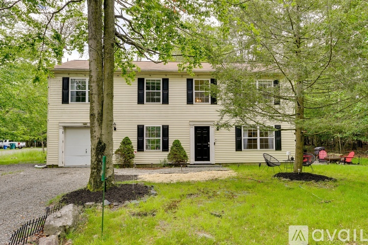 1490 Waterfront Drive 4 Beds Single Family Home for Rent - Photo gallery 4