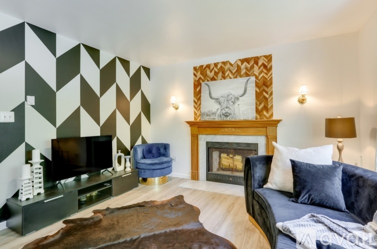 1490 Waterfront Drive 4 Beds Single Family Home for Rent - Photo gallery 5
