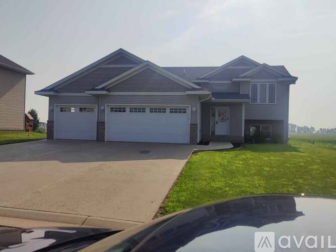 1009 4th Avenue Southeast 3 Beds Single Family Home for Rent - Photo gallery 1
