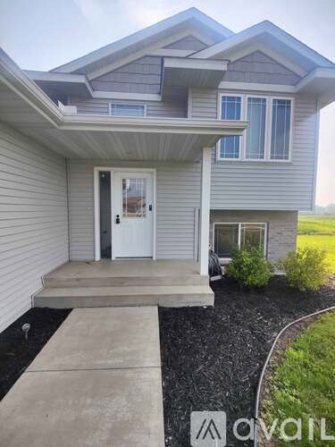 1009 4th Avenue Southeast 3 Beds Single Family Home for Rent - Photo gallery 2