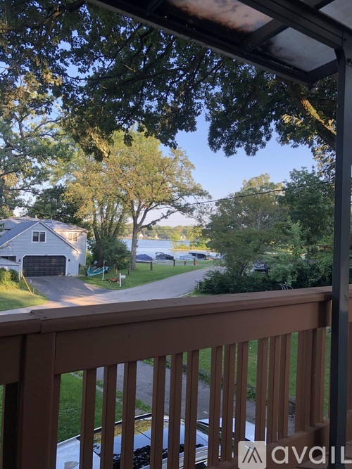 4613 West Lake Shore Drive 3 Beds Single Family Home for Rent - Photo gallery 1