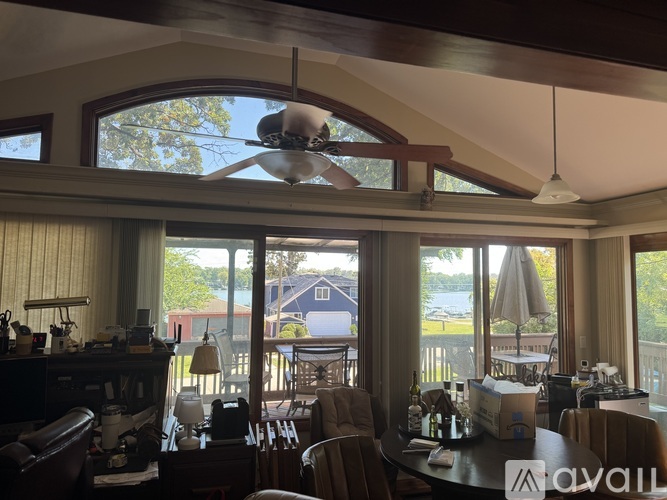 4613 West Lake Shore Drive 3 Beds Single Family Home for Rent - Photo gallery 3