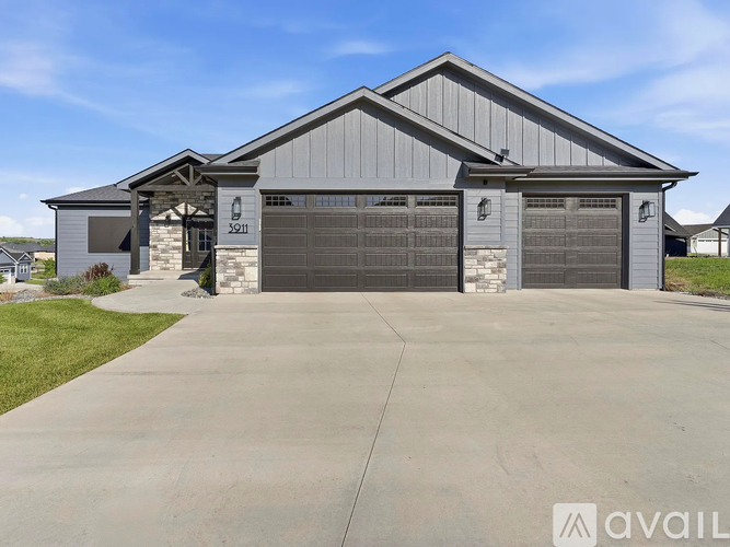 3911 Travers Cir 5 Beds Single Family Home for Rent - Photo gallery 2