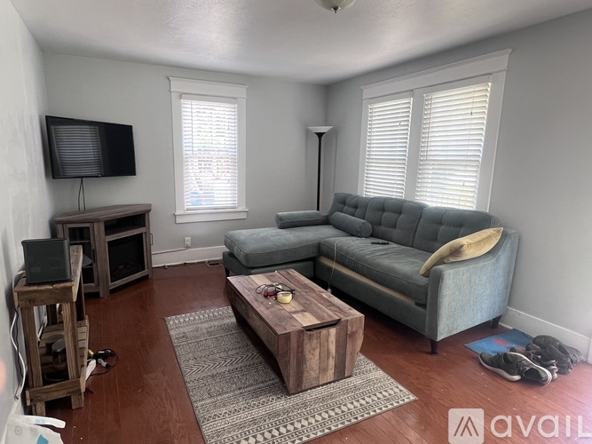 1217 Chester Avenue 2 Beds Single Family Home for Rent - Photo gallery 2