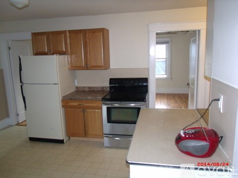 Roosevelt Avenue 3 Beds Apartment for Rent