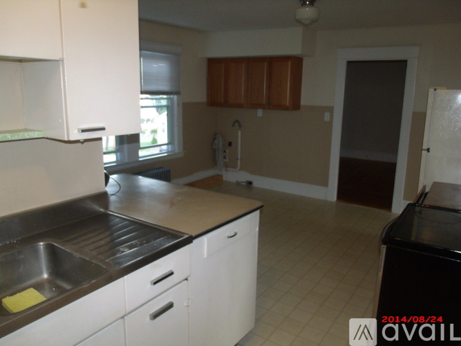 Roosevelt Avenue 3 Beds Apartment for Rent - Photo gallery 3