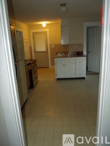 Roosevelt Avenue 3 Beds Apartment for Rent - Photo gallery 4