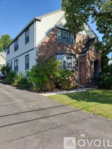 13 Hackett Cir N 2 Beds Apartment for Rent