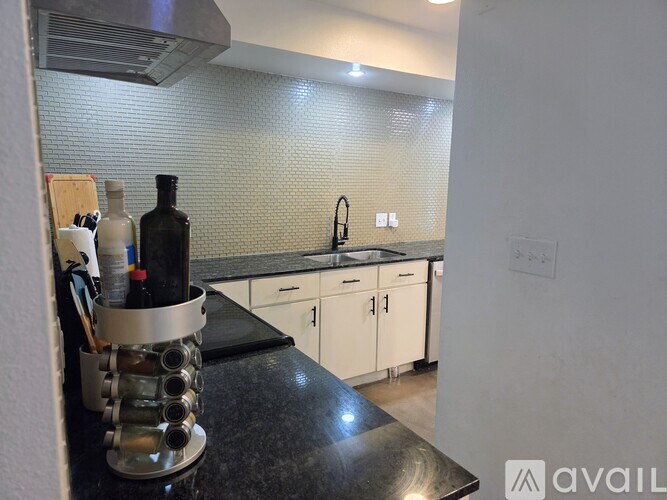 2200 Dickson Drive 2 Beds Condo for Rent - Photo gallery 5