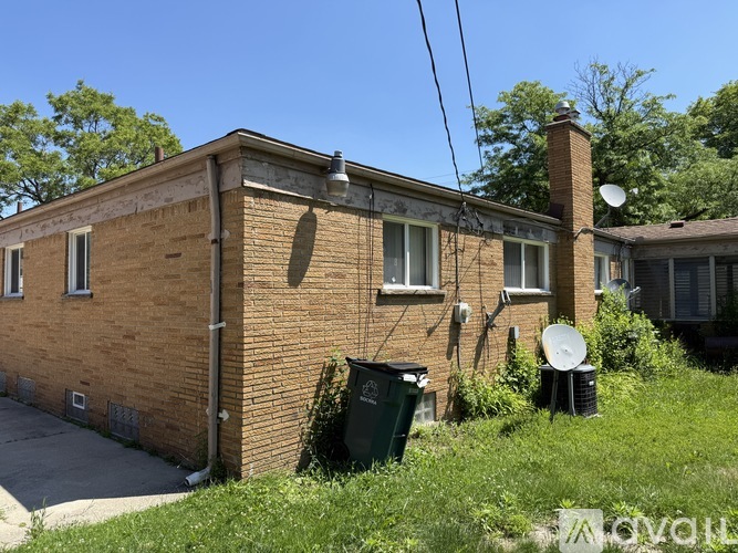14215 W Nine Mile Rd 3 Beds Single Family Home for Rent - Photo gallery 2