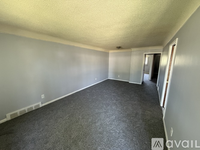 14215 W Nine Mile Rd 3 Beds Single Family Home for Rent - Photo gallery 4