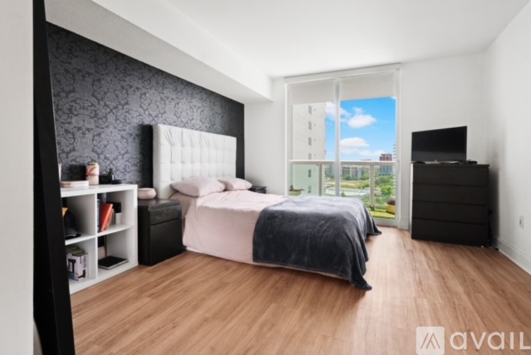 1800 North Bayshore Drive 1 Single Family Home for Rent - Photo gallery 1