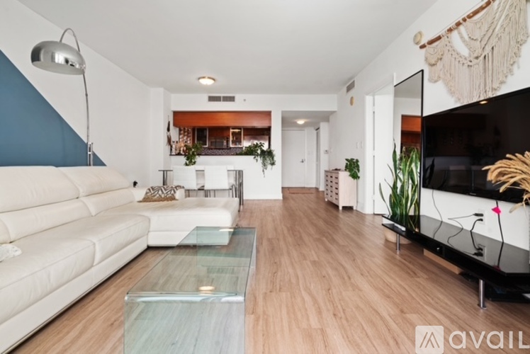 1800 North Bayshore Drive 1 Single Family Home for Rent - Photo gallery 3