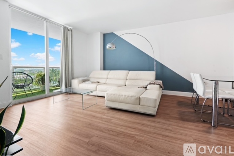 1800 North Bayshore Drive 1 Single Family Home for Rent - Photo gallery 4