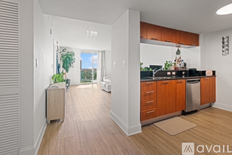 1800 North Bayshore Drive 1 Single Family Home for Rent - Photo gallery 5