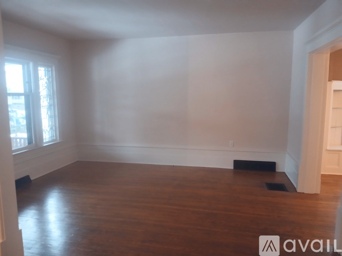 822 Potomac Avenue 2 Beds Apartment for Rent - Photo gallery 2