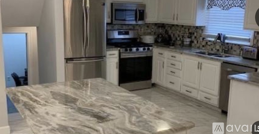 857 Oakridge Drive 4 Beds Single Family Home for Rent - Photo gallery 4