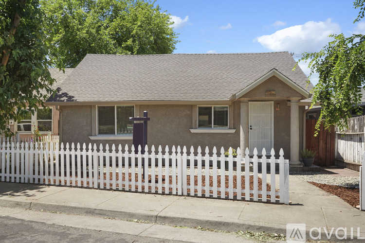 522 S Lincoln Way 3 Beds Single Family Home for Rent - Photo gallery 1
