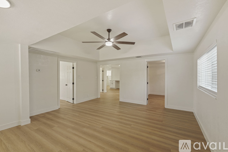 522 S Lincoln Way 3 Beds Single Family Home for Rent - Photo gallery 2