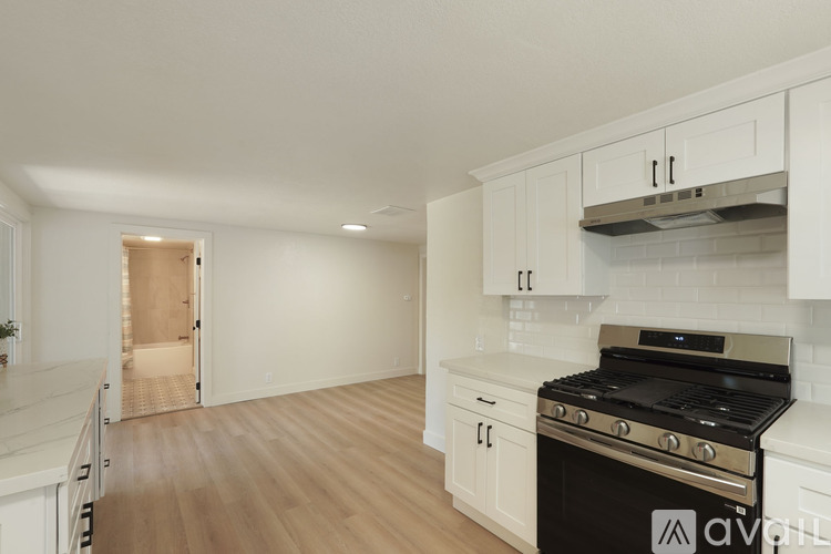 522 S Lincoln Way 3 Beds Single Family Home for Rent - Photo gallery 4