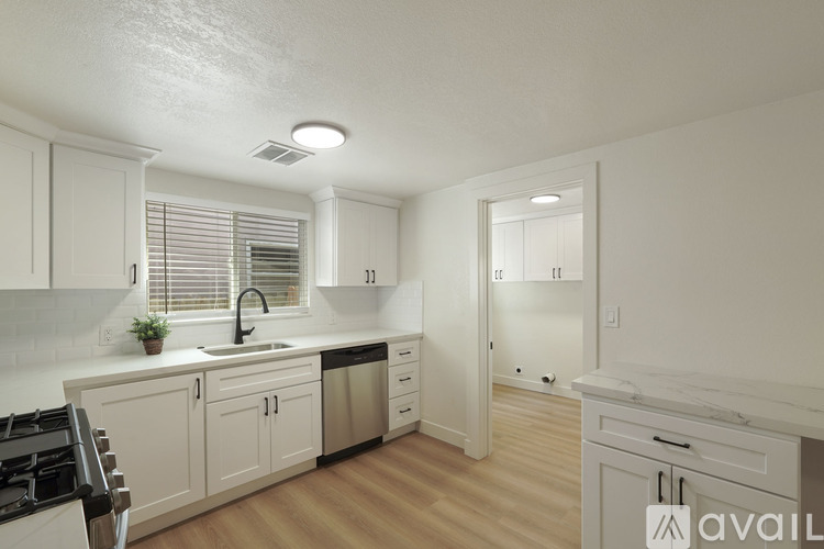 522 S Lincoln Way 3 Beds Single Family Home for Rent - Photo gallery 5