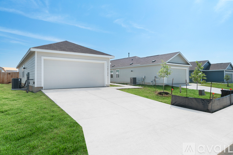 10166 Asta Trl 3 Beds Single Family Home for Rent - Photo gallery 3