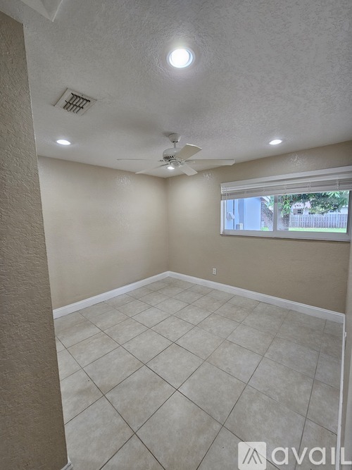 2660 Northeast 18th Street 2 Beds Single Family Home for Rent - Photo gallery 4