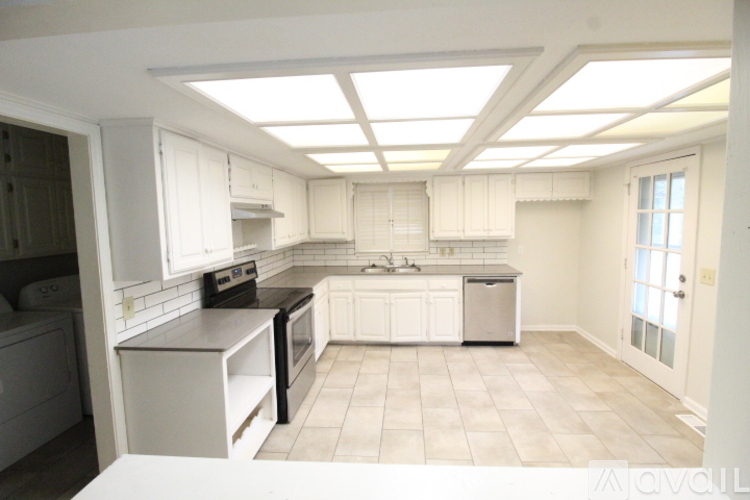 2436 Huntleigh Dr 3 Beds Single Family Home for Rent - Photo gallery 3