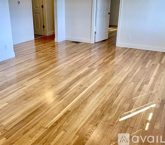 904 N Main St 3 Beds Single Family Home for Rent - Photo gallery 4