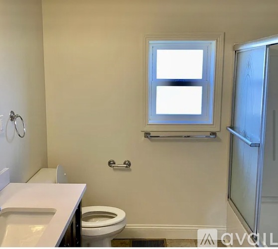 904 N Main St 3 Beds Single Family Home for Rent - Photo gallery 5
