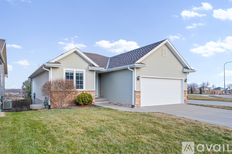 10015 S 170th Cir 4 Beds Single Family Home for Rent - Photo gallery 2