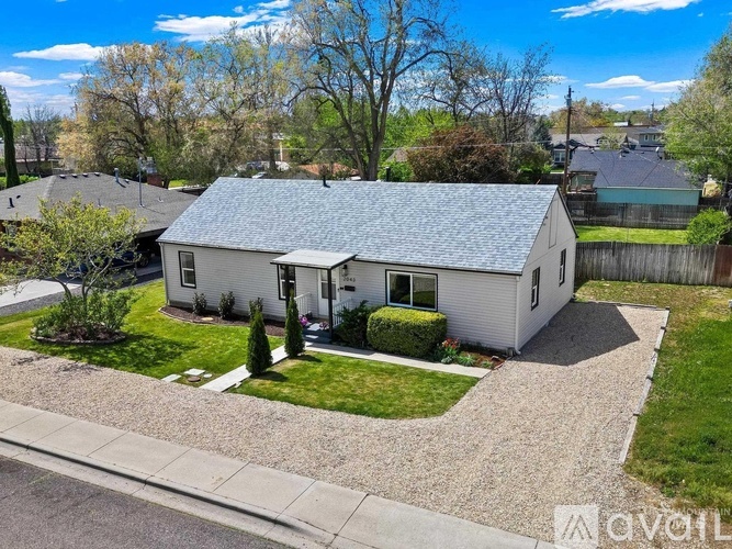 2043 South Leadville Avenue 3 Beds Single Family Home for Rent - Photo gallery 1