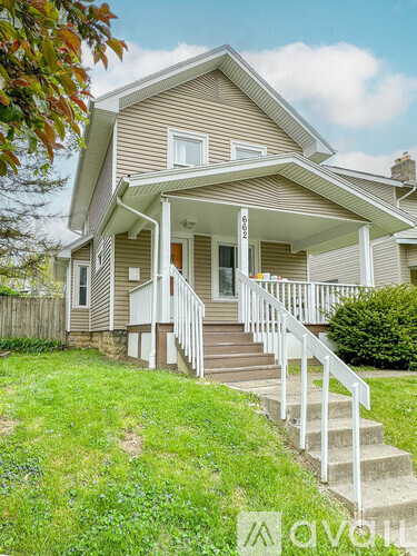 662 Southwood Avenue 3 Beds Single Family Home for Rent - Photo gallery 2