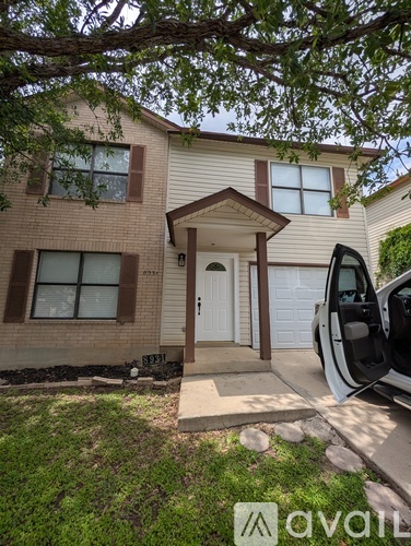 8931 Kenton Briar 3 Beds Single Family Home for Rent - Photo gallery 1