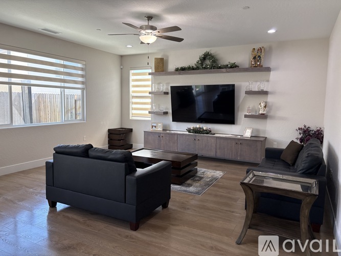 2875 E Colina Dr 4 Beds Single Family Home for Rent - Photo gallery 4